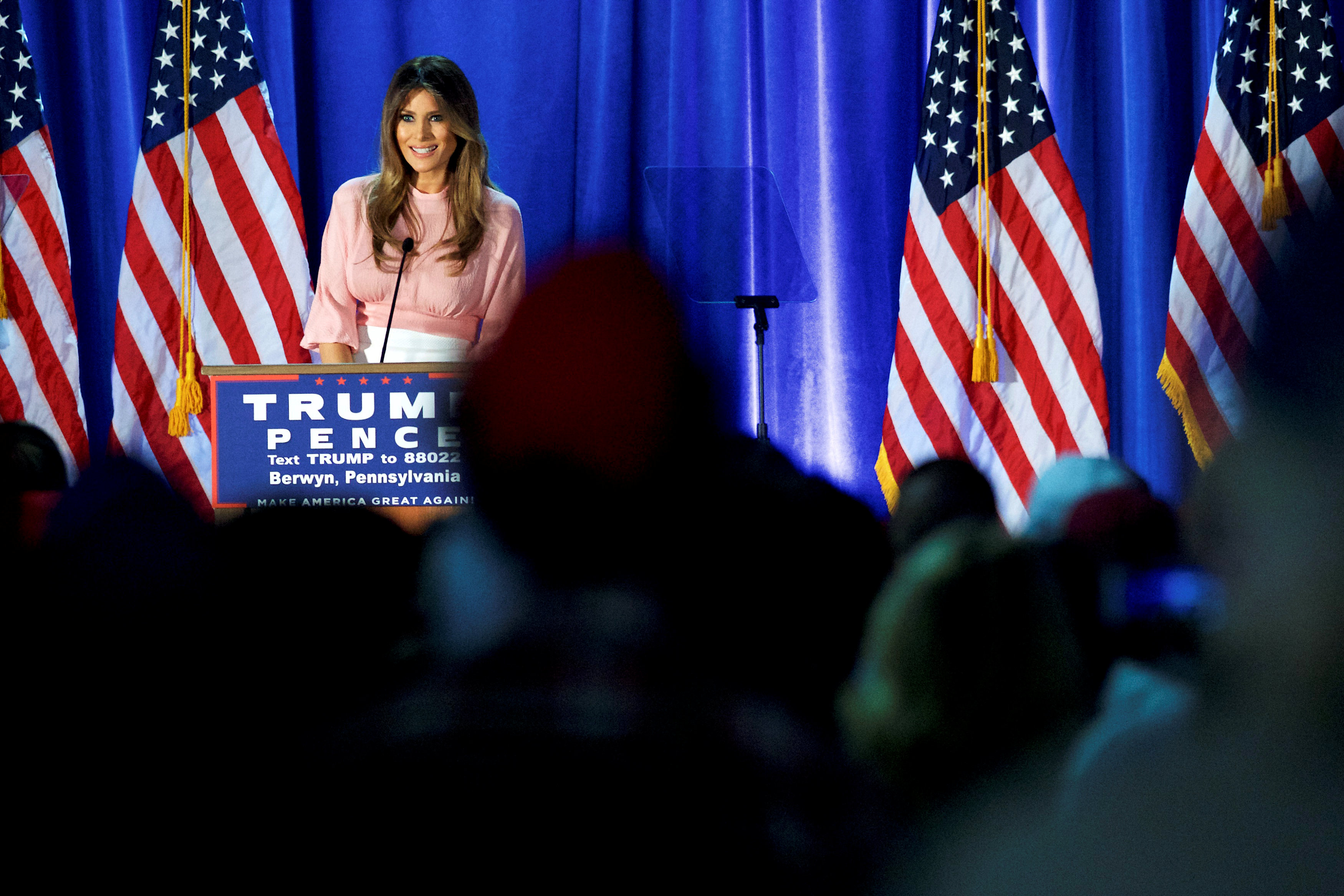 Melania Trump entra en campaña en busca del voto femenino
