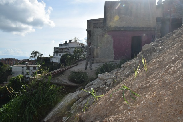 Al menos diez casas en peligro de colapsar en San Antonio de Los Altos