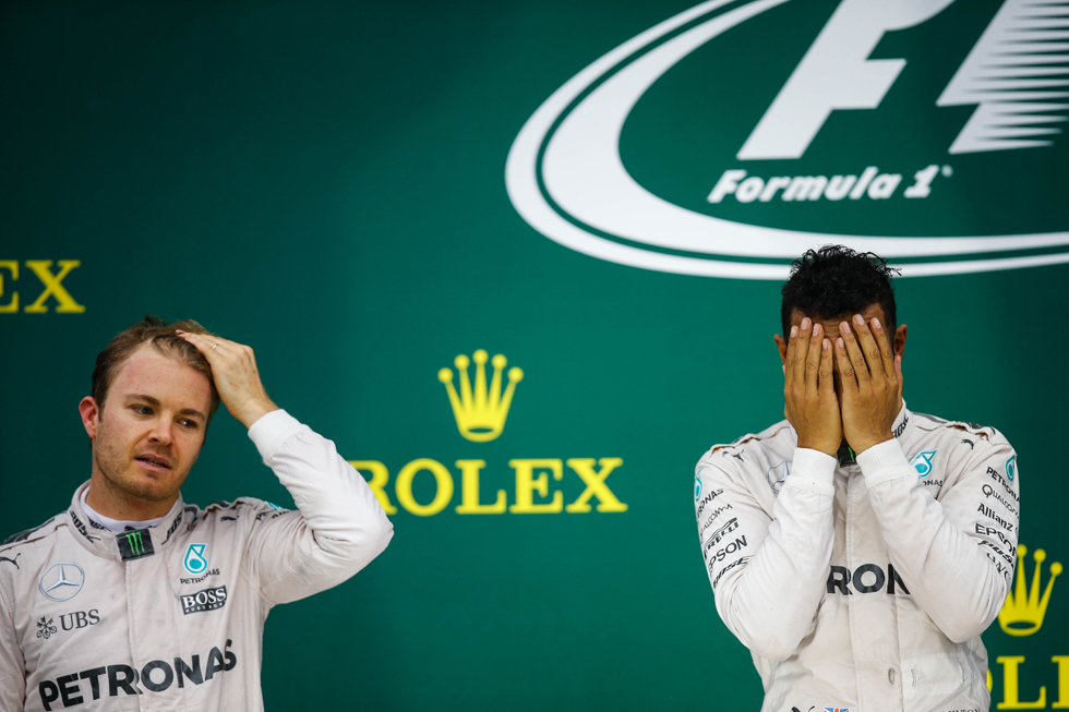 Hamilton dice que va a ser “muy difícil” batir a Rosberg en Abu Dabi
