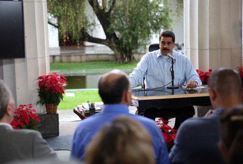 Maduro “cuestiona” el díálogo (su tabla de salvación)