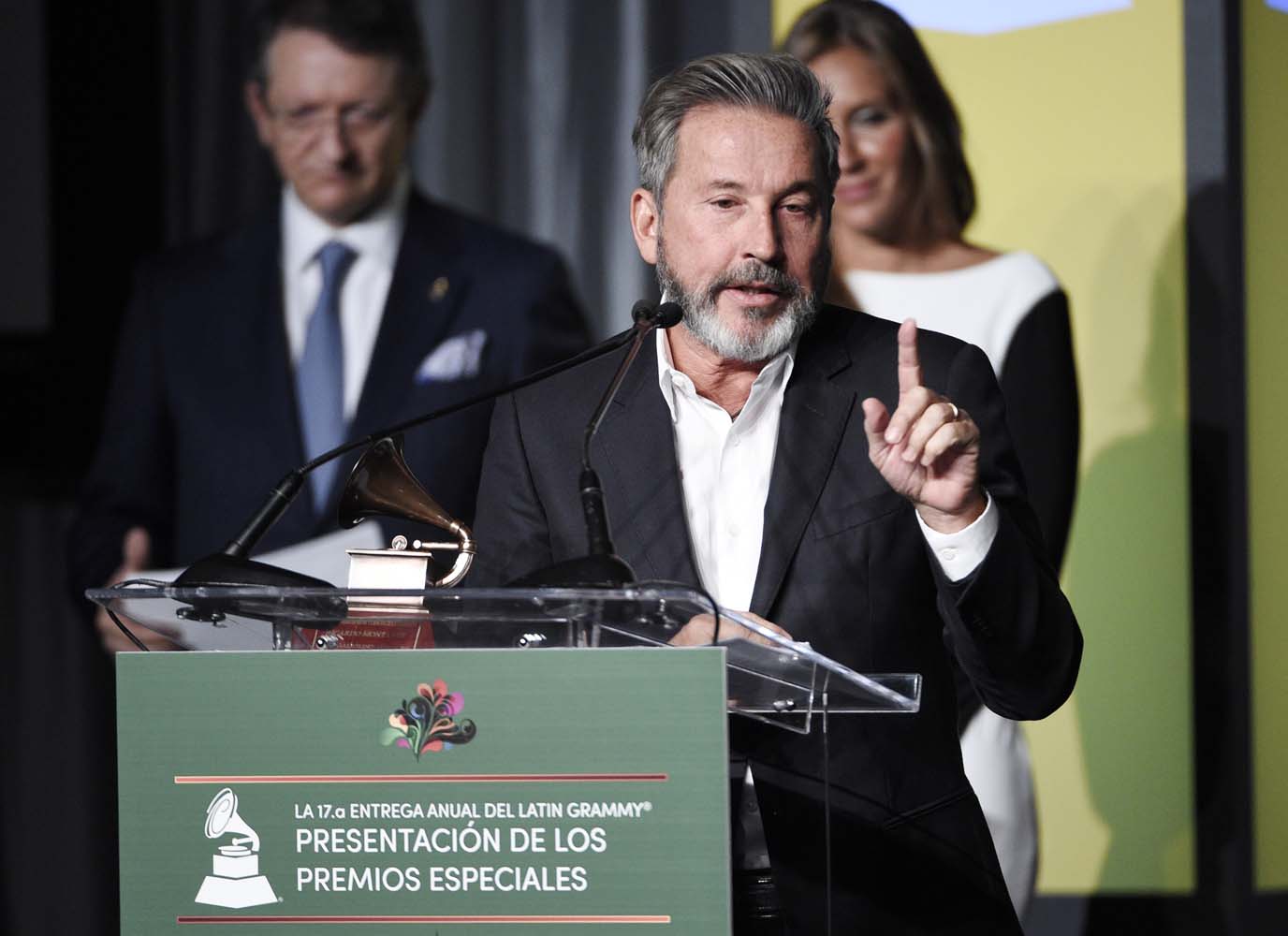 Montaner: Mientras yo recibo un Grammy, hay venezolanos escarbando en la basura para comer