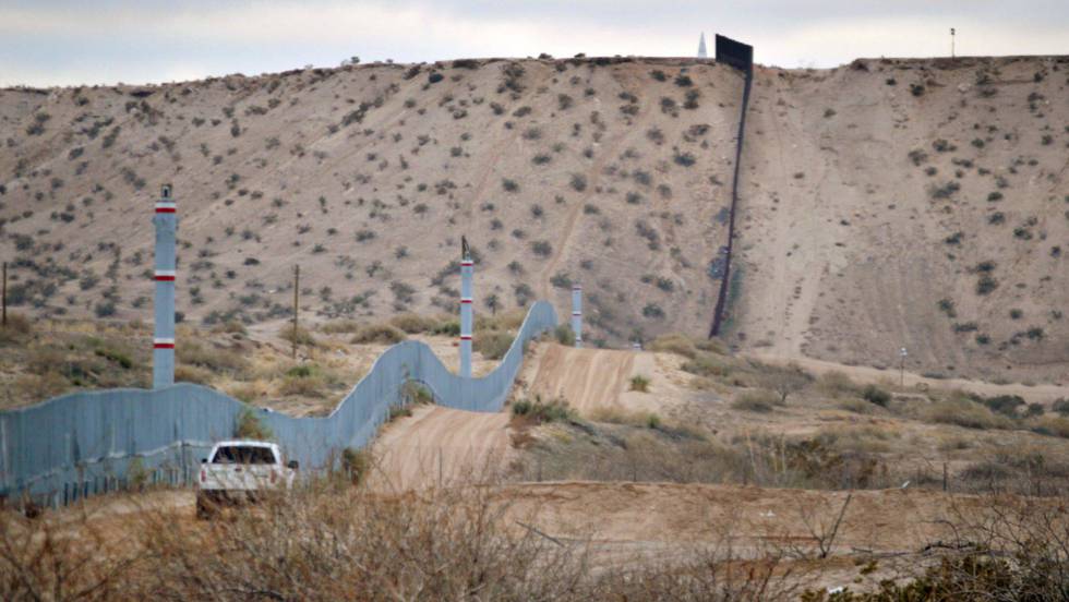 Una cementera mexicana se ofrece a construir el muro de Trump