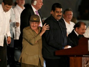 Ex ministros de Chile firman carta rechazando invitación de Maduro y Castro a cambio de mando