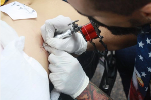 “Tatuajes por Juguetes” la iniciativa que une el arte con la caridad, a la que se suma “Stigma Inks”
