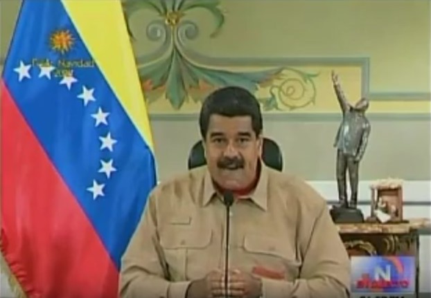 Maduro a quienes esperaban en el BCV: Pueden seguir usando sus billetes de 100