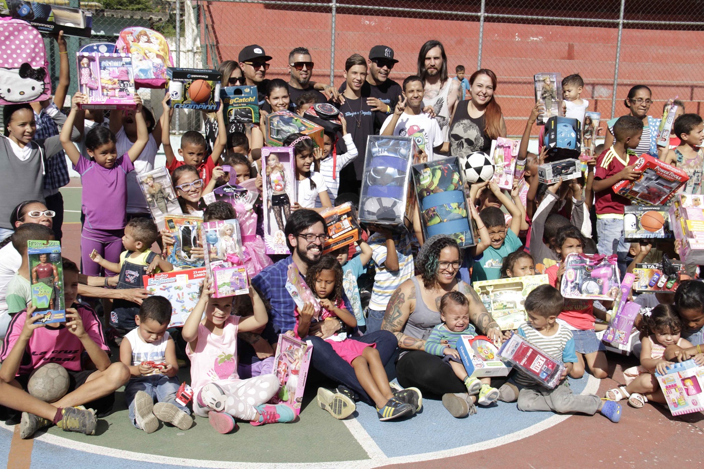 Niños de Petare recibieron donaciones de TatuajesxJuguetes