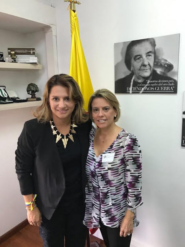 Lilia con la Senadora