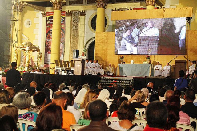 Homenajearon al padre Eleuterio Cueva en su última misa como párroco de la Basílica