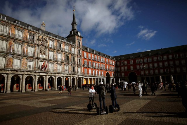 A segway tour stops at Plaza Mayor square in Madrid, Spain, January 16, 2017. REUTERS/Juan Medina