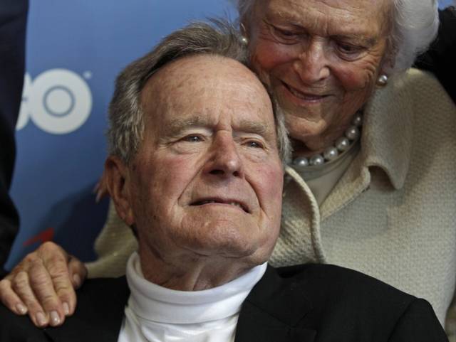 George H.W. Bush y su esposa