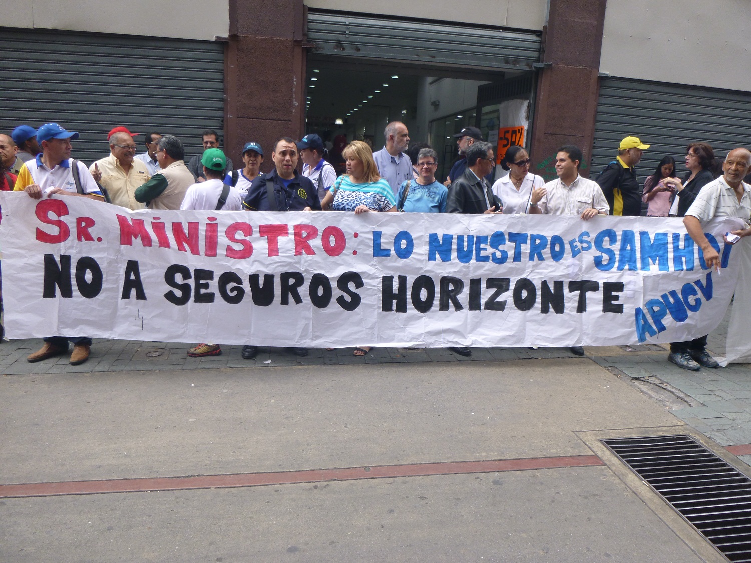 Profesores universitarios protestaron frente a la Opsu en defensa del IPP