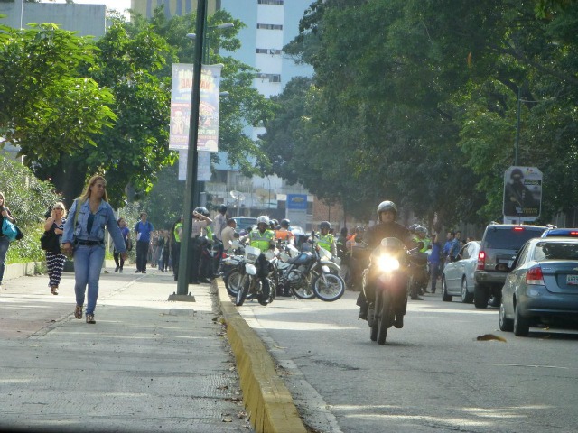 Protesta de usuarios en Cencoex-Caracas #8F