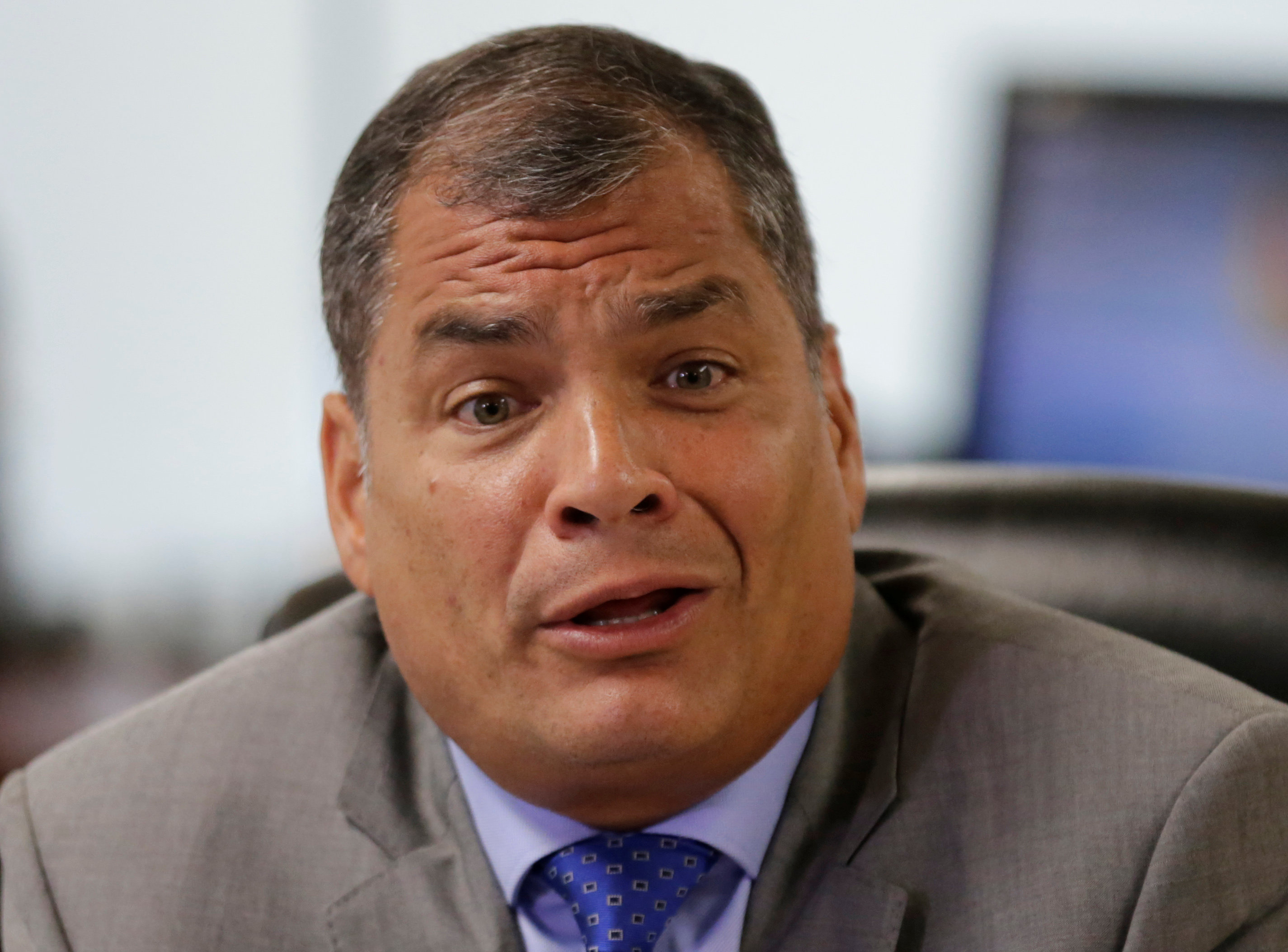 Interpol tiene hasta #23Oct para decidir sobre alerta roja contra ex presidente Rafael Correa