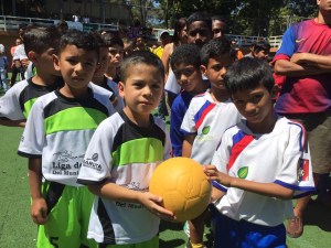 Donan balones de alta resistencia a escuelas y clubes deportivos de Baruta