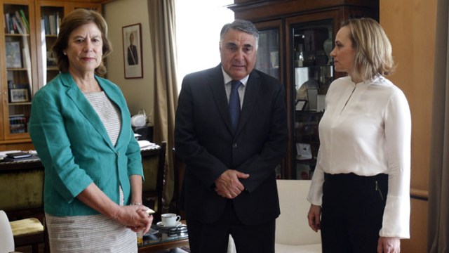 Santiago, 21 de febrero de 2017 El subsecretario de RREE, Edgardo Riveros se reune con la presidenta de la Democracia Cristiana, Carolina Goic y Mariana Aylwin. Christian Iglesias/Aton Chile