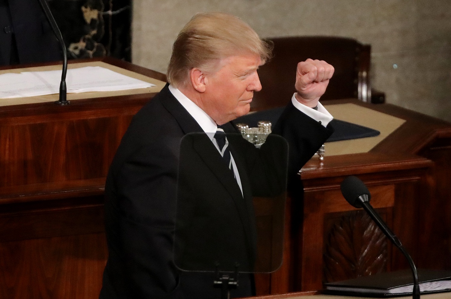 Trump cambia las formas pero mantiene el fondo en discurso ante el Congreso