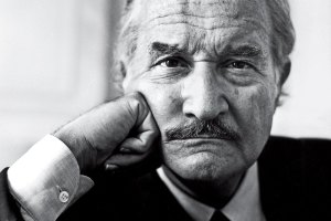 Crónicas de la “diplomacia” roja: El día que Carlos Fuentes llamó a Chaderton “bufón del bufón”