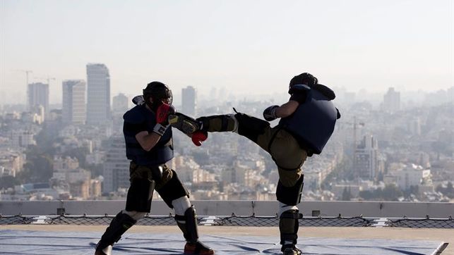 Las brasileñas se pasan al Krav Maga para aprender a defenderse en la calle