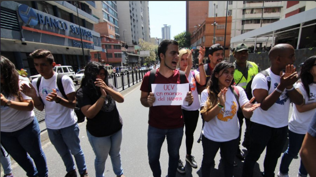 Estudiantes de la UCV exigieron seguridad frente al ministerio de Interior y Justicia