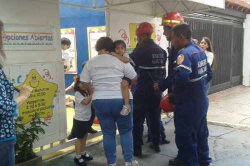 Desalojan guardería en Maracaibo por incendio de farmacia adyacente