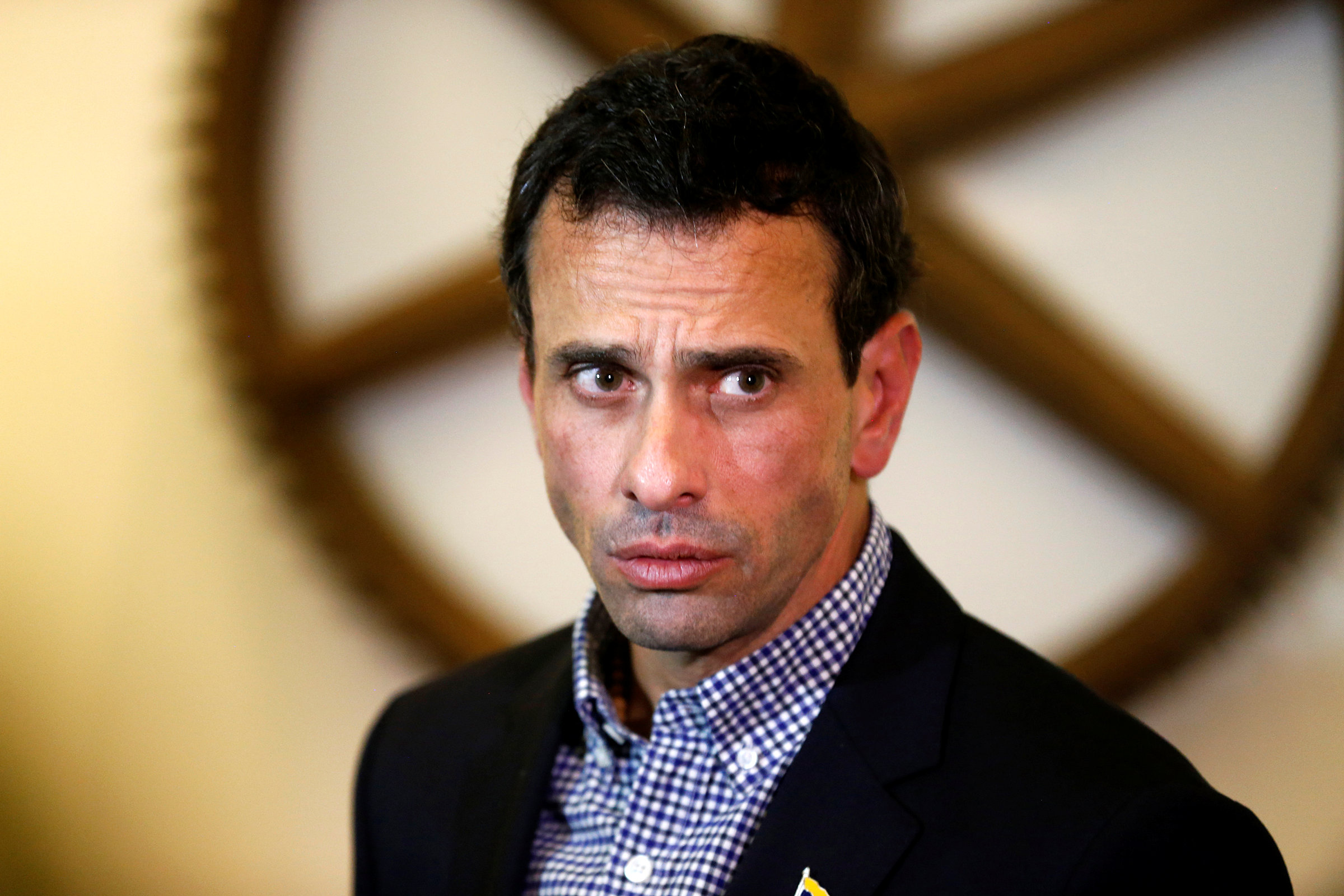 Capriles anuncia que fue inhabilitado por 15 años (+Documento)