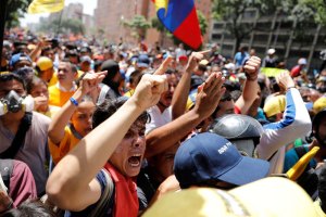 Venezolanos marchan por tercera vez en una semana contra Maduro #ElSabadoPaLaCalle