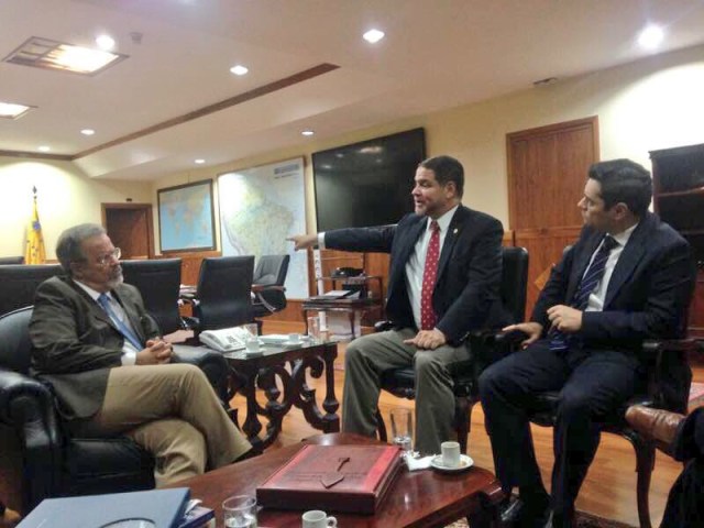 El presidente de la Comisión de Política Exterior del Parlamento venezolano, diputado Luis Florido, se reunió la noche de este lunes con ministro de Defensa de Brasil, Raúl Jungmann. Prensa Luis Florido