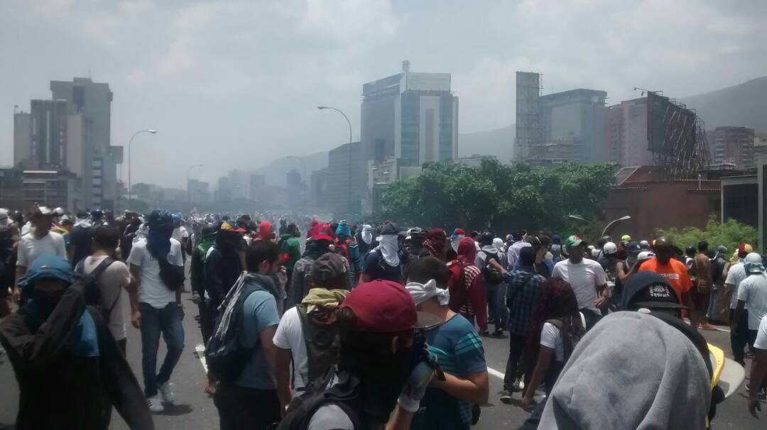 En vivo: Así reprimen la marcha pacífica en la Fajardo a la altura de El Recreo