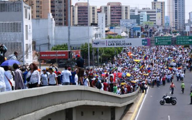 Oposición marcha en Zulia desde la plaza de la República
