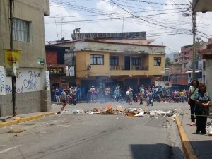 Protestan en las Minas de Baruta este #21Abr (Fotos y video)