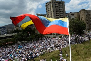 Venezuela va a nuevas manifestaciones tras 37 fallecidos y más de 700 heridos