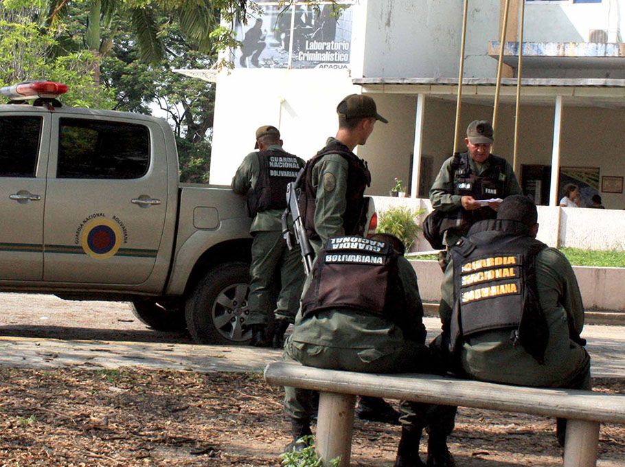 En Carabobo obligaron a comer pasta con excremento a procesados en justicia militar