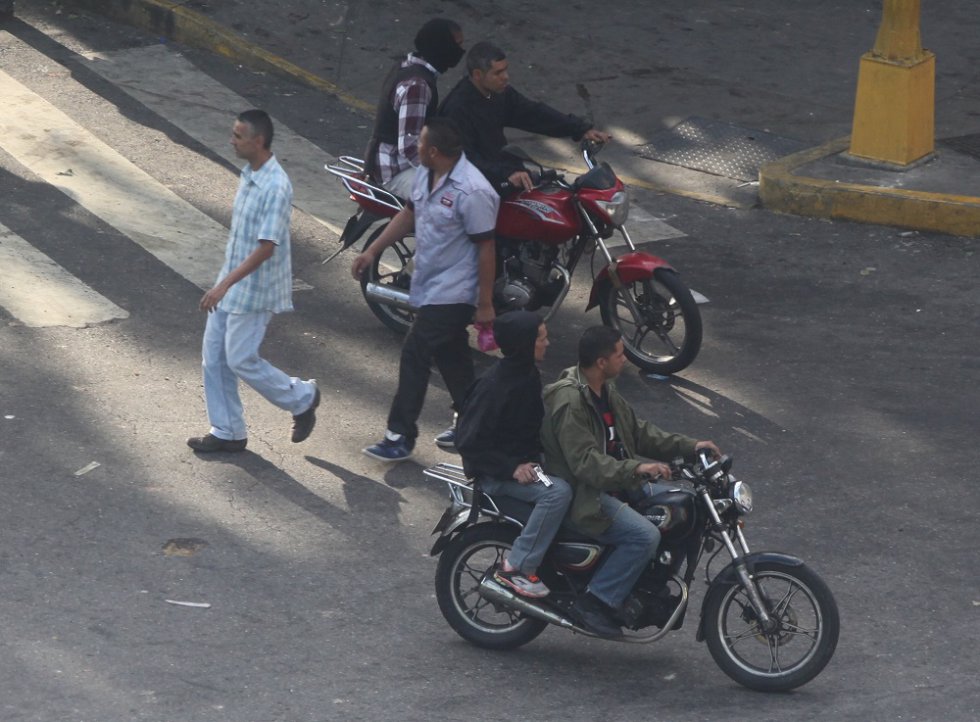 Así operan los paramilitares chavistas contra la población civil en Venezuela