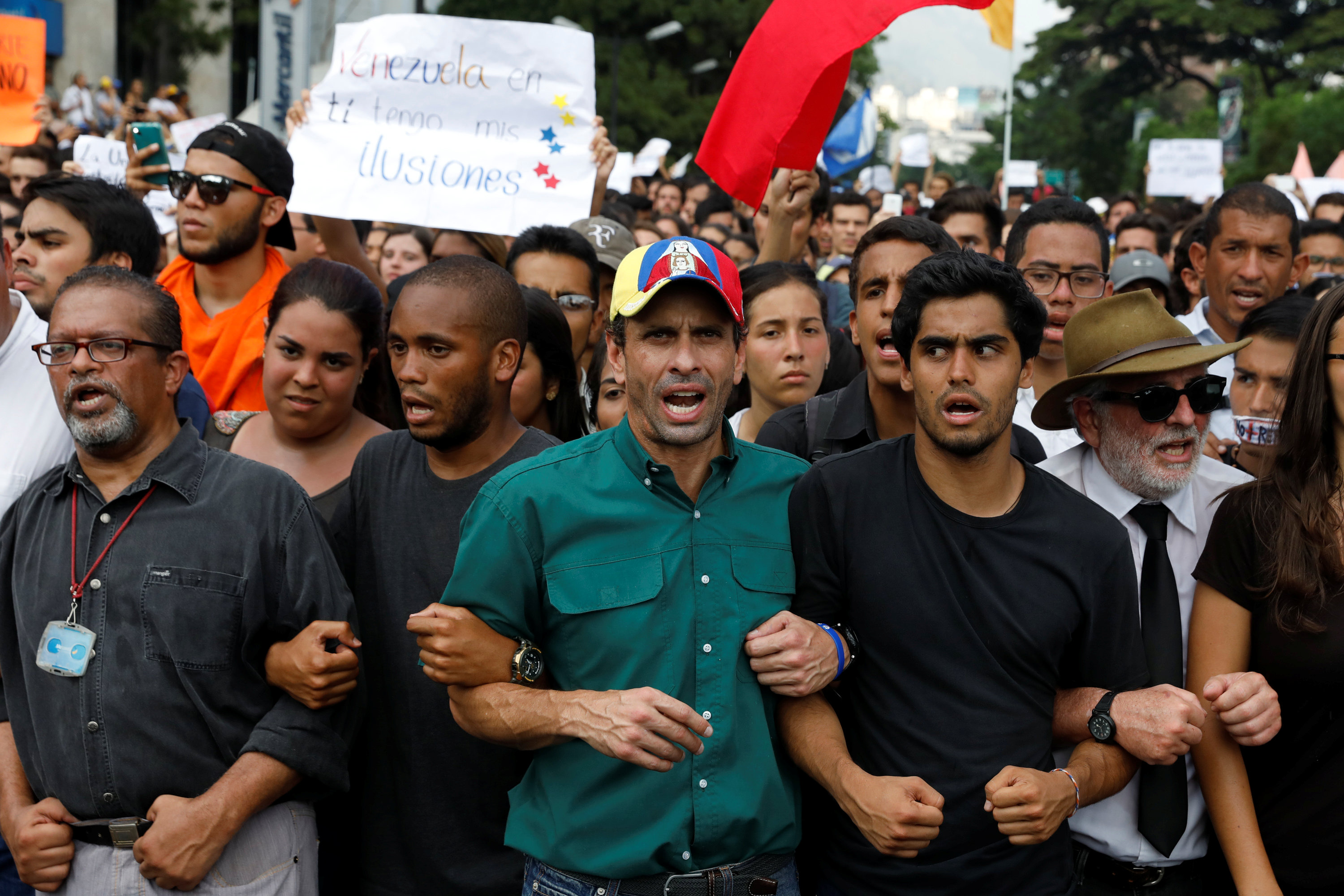 Capriles rechaza declaración del papa sobre oposición