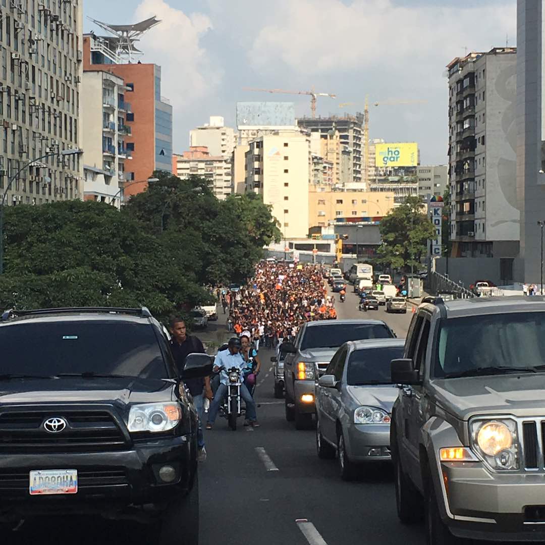 Estudiantes de la Unimet marcharon hasta Altamira este #27Abr en honor Juan Pablo Pernalete (Fotos)