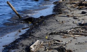 El lago de Maracaibo convertido en el más grande vertedero contaminado del planeta