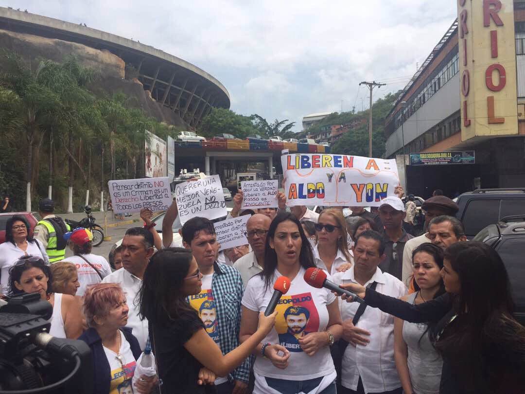 Diputados de VP exigen frente al Helicoide cese de la represión y libertad de presos políticos