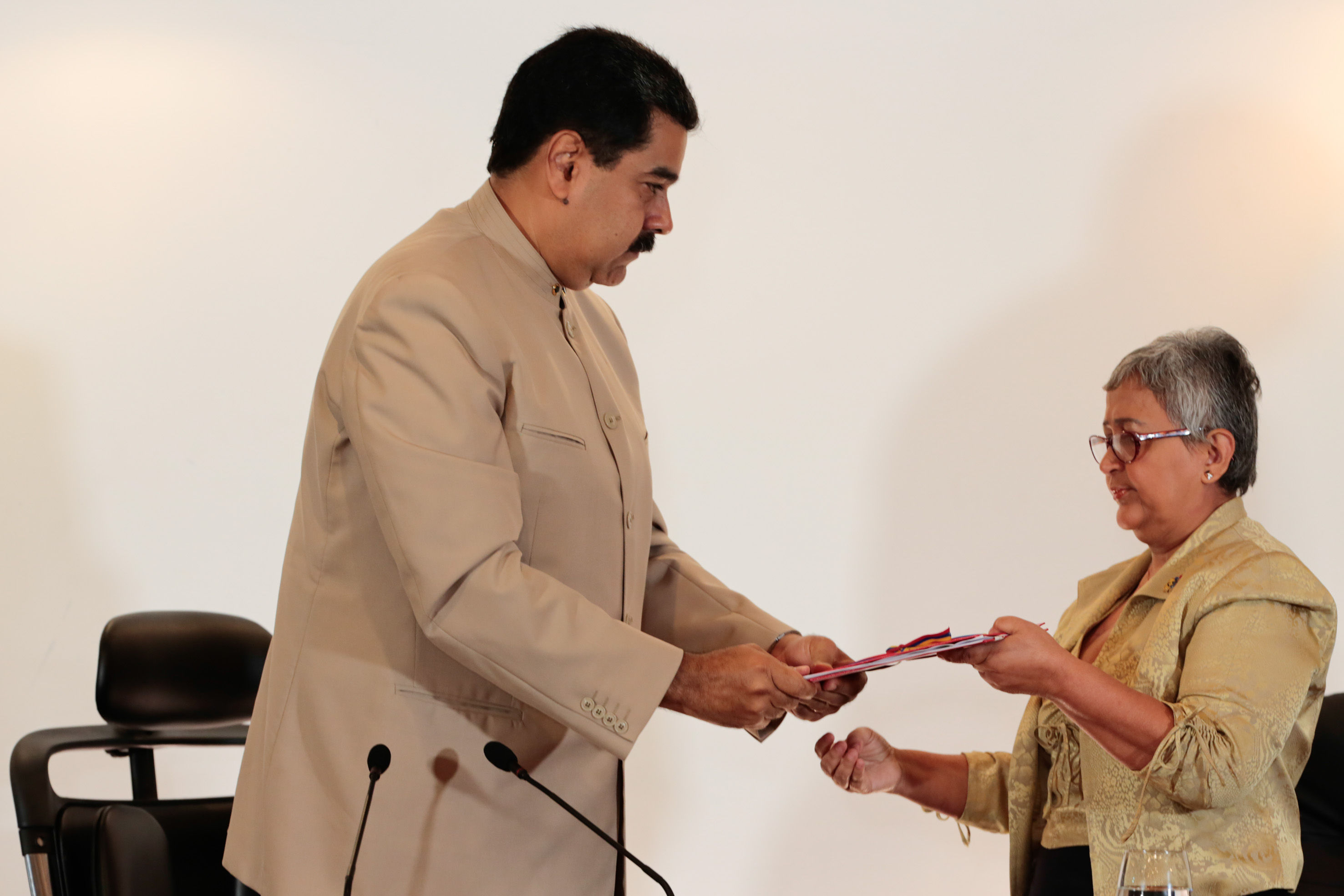 Asesores españoles de Hugo Chávez rechazan la convocatoria de Maduro: “Una Constituyente sin legitimidad”
