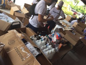 Venezolanos en Miami envían insumos de primeros auxilios al país (+fotos)