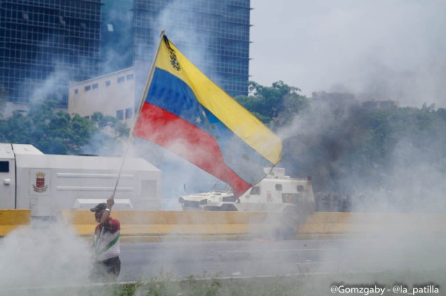 GN efectuó fuerte represión en Caracas este 3 de mayo. Foto: LaPatilla.com / Gabriela Gómez