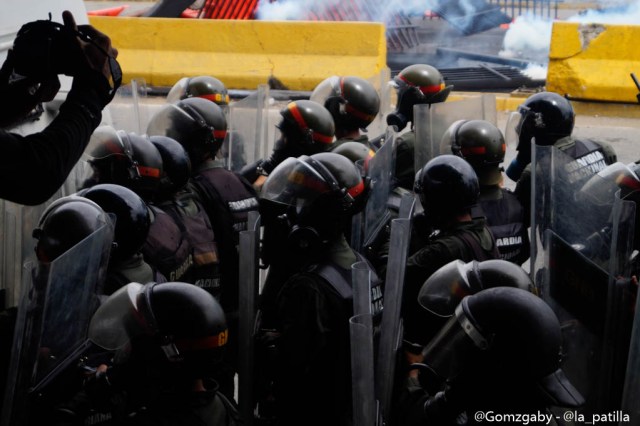 GN efectuó fuerte represión en Caracas este 3 de mayo. Foto: LaPatilla.com / Gabriela Gómez