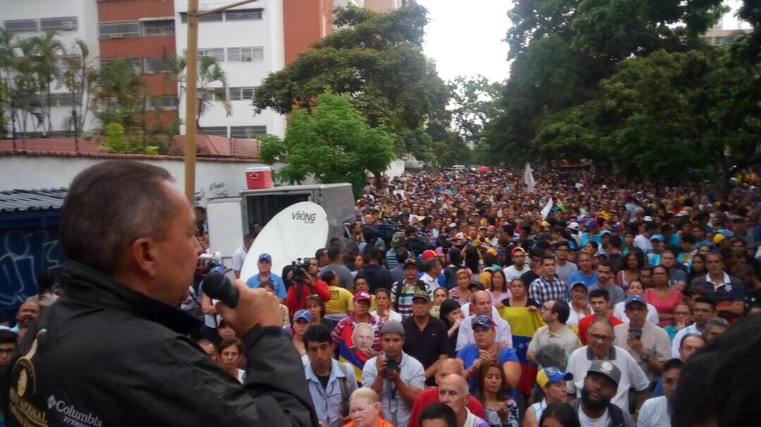 Richard Blanco a la FANB:  Depongan las armas, no sigan manchando el uniforme con la sangre de los venezolanos