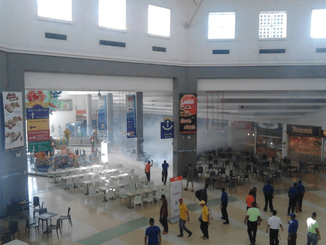 El centro comercial tuvo que ser evacuado. Foto: @argenisgallardo