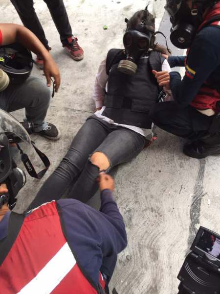 Andrae Sandoval recibió un impacto de bomba lacrimógena (Foto: La Patilla)