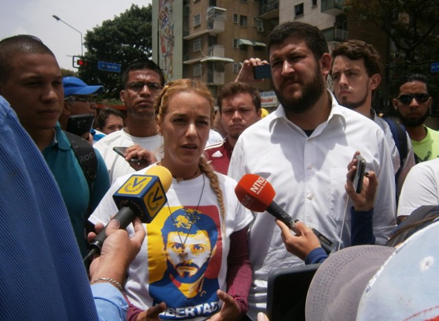 Lilian Tintori, esposa de Leopoldo López acompañó a los galenos en la movilización en Caracas