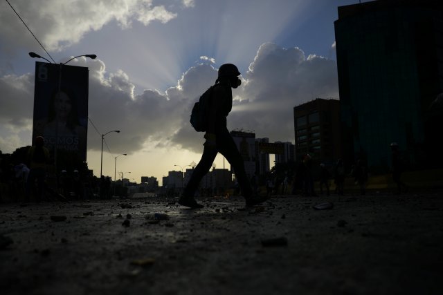 La fuerte represión de la GN contra la Marcha de Los Libertadores. REUTERS/Carlos Barria TPX IMAGES OF THE DAY