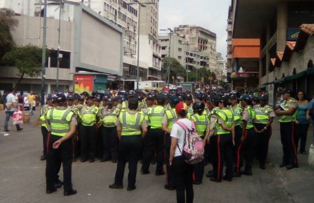 Contingente femenino de la PNB en Chacaíto este #6May / Foto @unidadvenezuela 