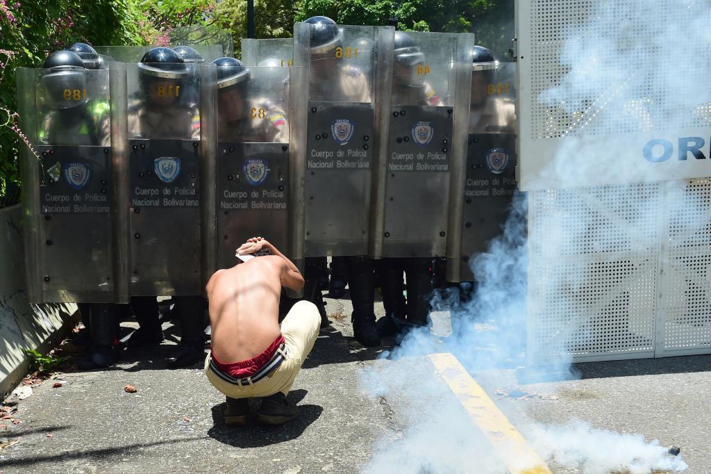 Maduro apuesta por 20 años más de revolución mientras se agrietan sus apoyos