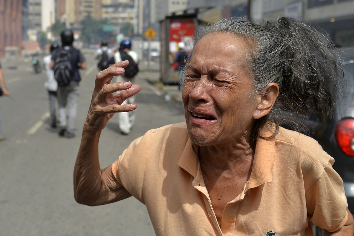 Los atroces gases venenosos del ignorado Padrino López: FOTOS de AFP que dan la vuelta al mundo