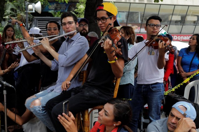 Young musicians play music during a gathering against Venezuela's President Nicolas Maduro's government in Caracas, Venezuela June 4, 2017. REUTERS/Marco Bello